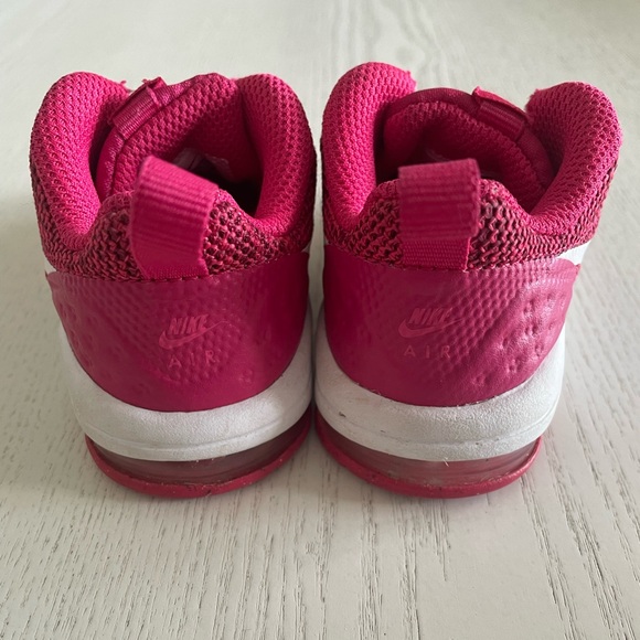 Child's Pink/Red Nike Air Max Motion LW (TDV) Sneaker Sz 4c - Picture 3 of 6